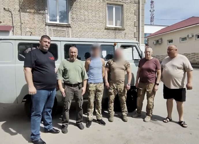 Суворовские волонтёры передали на СВО ещё один автомобиль УАЗ