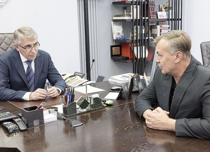 Дмитрий Миляев встретился с участником СВО, зачисленным в резерв управленческих кадров