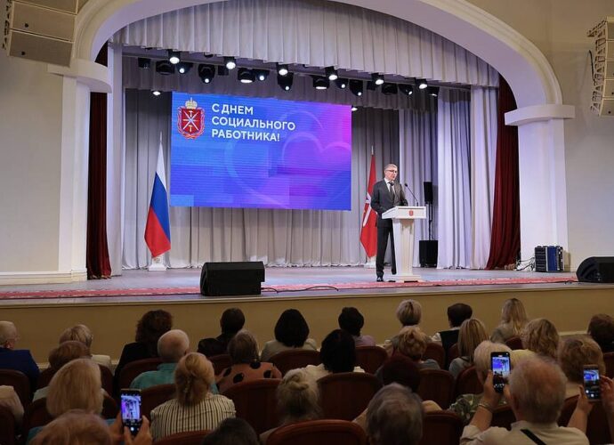 В Туле состоялось торжественное мероприятие, посвящённое Дню социального работника