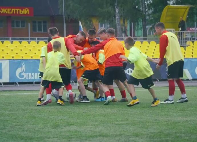 Юные арсеньевские футболисты побывали на тренировке молодежного состава «Арсенала»
