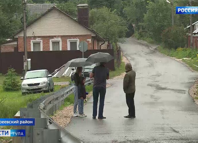 Провинциальный детектив: в Болохово обвалилась недавно отремонтированная дорога
