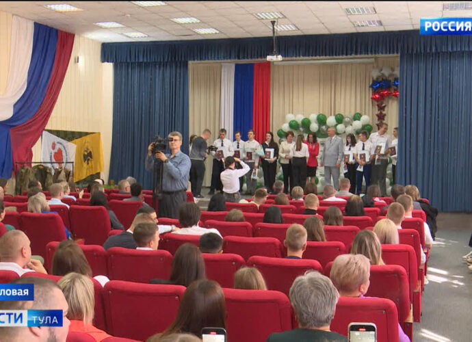 В Узловском железнодорожном колледже во взрослую жизнь проводили 96 выпускников