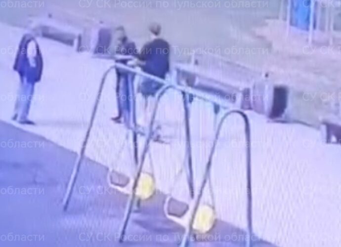 Следователь начал проверку после наезда электросамоката на пешехода в тульском сквере