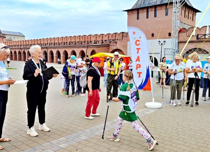 В Тульском кремле прошёл праздник северной ходьбы