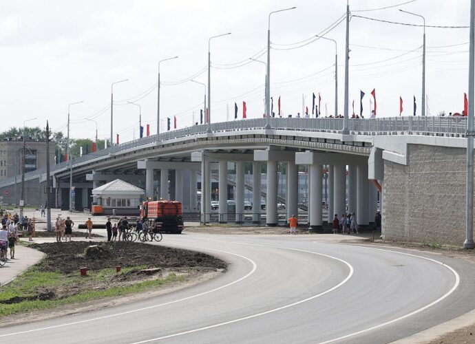 Движение по путепроводу через железную дорогу в Узловой открыли на месяц раньше срока