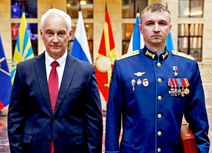 Дмитрий Миляев поздравил Андрея Стрижака с присвоением звания Героя России