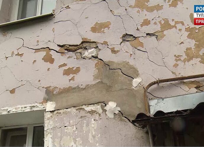 Трещины, крысы и слизни: продержится ли дом в Донском ещё год до расселения?