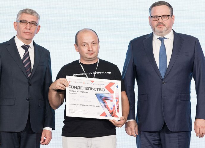 Тульский наладчик станков стал победителем Всероссийского конкурса «Лучший по профессии»