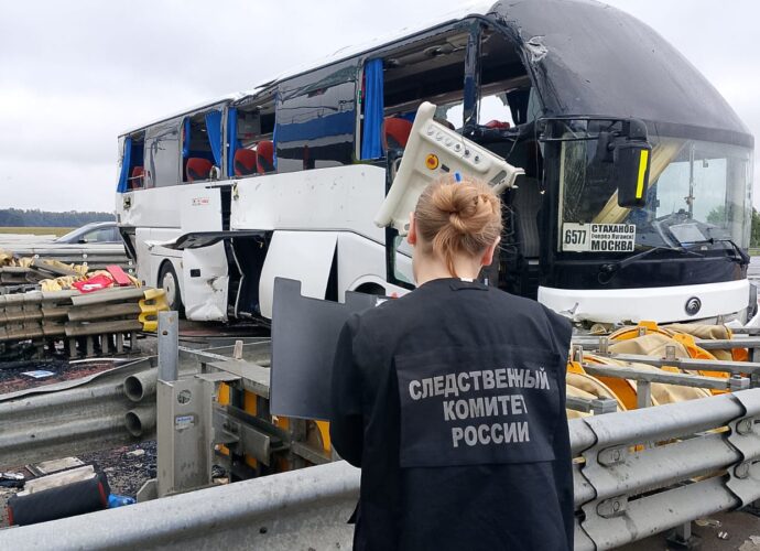 Следственные органы Следственного комитета России по Тульской области инициировали уголовное дело в связи с ДТП, в котором участвовал пассажирский автобус. Дело возбуждено по статье об оказании услуг, не соответствующих требованиям безопасности.