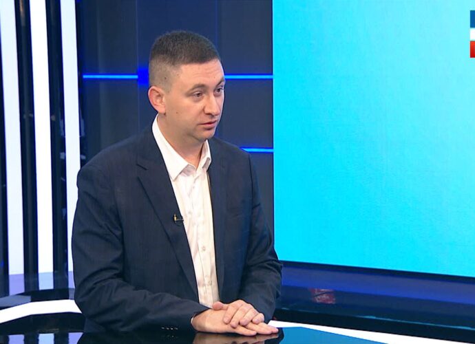 Алексей Сергеевич Комиссаров, заместитель главврача Тульской психиатрической больницы, объяснил, как работает система поддержки «Тур выходного дня» с психологом для участников спецоперации.