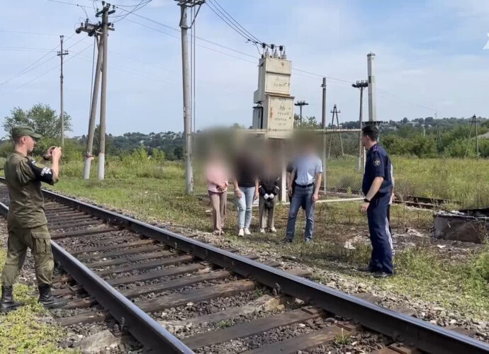 В Алексине подростки подожгли релейный шкаф на железной дороге