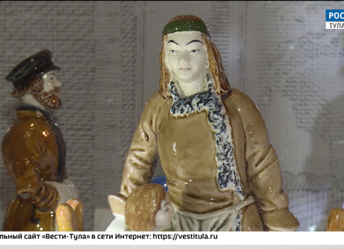 Состоялась распаковка предметов экспозиции «Народы России. Русская фарфоровая скульптура XIX - начала XX веков»