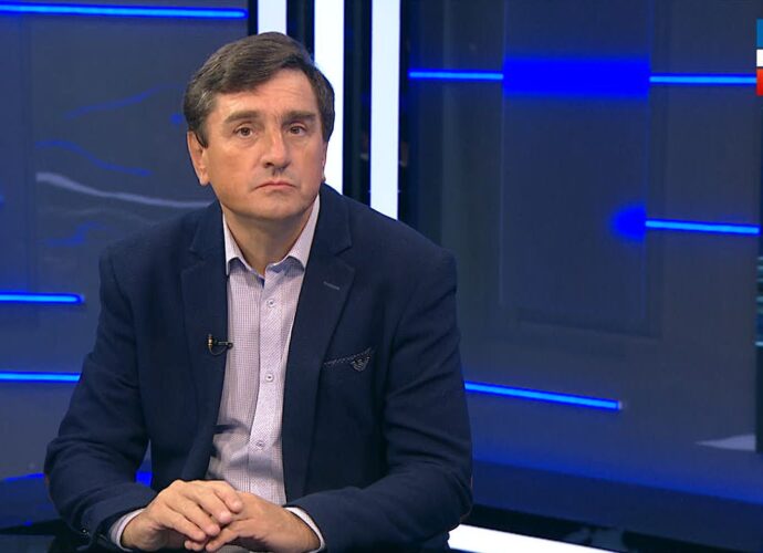 Сегодня - международный День грамотности. О незыблемых правилах великого и могучего русского языка и о том, как сегодня меняются нормы произношения и не только, поговорим с профессором, доктором филологических наук Дмитрием Романовым.
