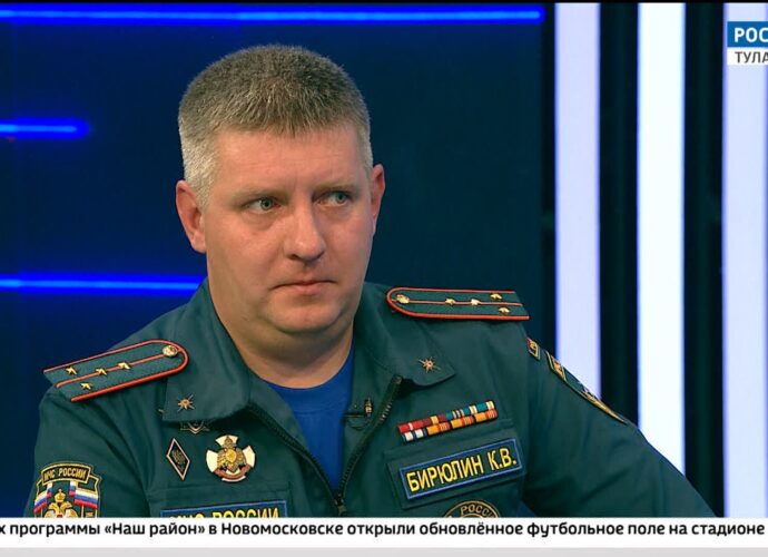 Грибной сезон в тульских лесах: ежегодно в чащах теряются порядка 50 человек. Как не заплутать с лукошком в руках, как подготовить себя к походу в лес, не заблудиться и найти дорогу домой? Несколько простых правил, как подготовиться к посещению леса и действовать, если заблудились, расскажет начальник группы работотехнических средств и беспилотных авиационных систем МЧС России по Тульской области Кирилл Бирюлин.