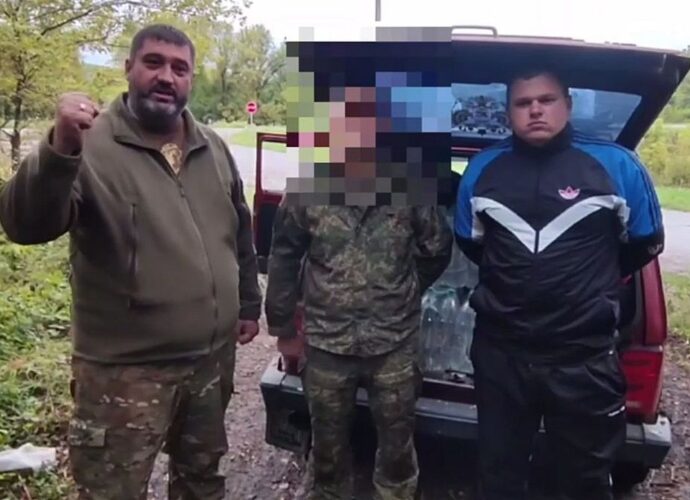 Жители Суворовского района передали «Ниву» на фронт