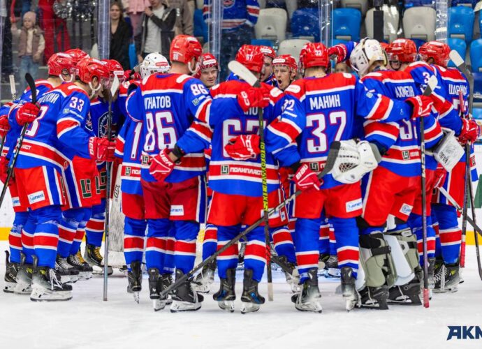 Тульский АКМ потерпел первое поражение в чемпионате Всероссийской хоккейной лиги. После четырёх побед подряд, в воскресенье, 14-го сентября, в 5-м туре подопечные Ирека Гилявиева на своей площадке уступили 2:6 «Магнитке» из Магнитогорска.