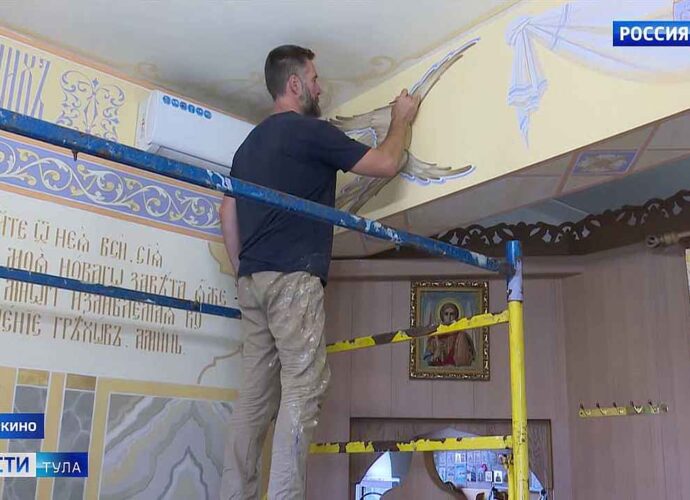 Богословие в красках: в Щёкино завершается роспись алтаря храма Матроны Московской