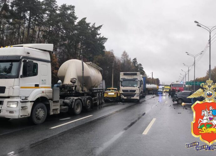 Массовое ДТП на трассе М-2 «Крым» под Серпуховом: есть погибшие и пострадавшие дети