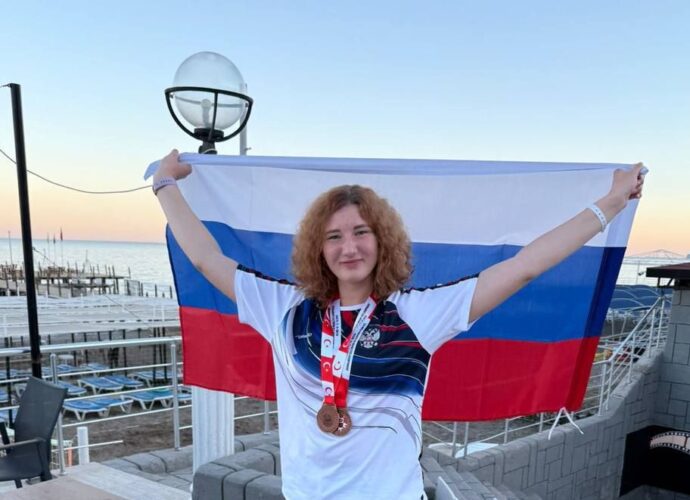 Воспитанница тульской шашечной школы Елизавета Павлова поднялась на пьедестал пятого чемпионата мира по шашкам-64 среди инвалидов, завершившегося в Турции. 