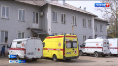 Крепкие медбратья помогают госпитализировать туляков с повышенной массой тела Крепкие медбратья помогают госпитализировать туляков с повышенной массой тела