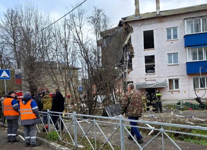 В Куркино обрушилась часть многоквартирного дома из-за взрыва газа: есть пострадавшие