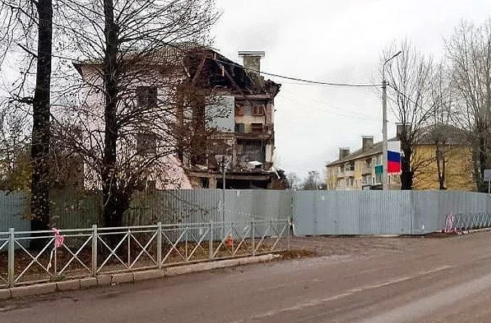 Полное восстановление жилого дома в Куркино планируется завершить в марте 2026 года, после чего жители смогут вернуться в свои квартиры.