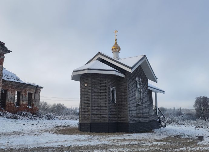 Епископ Белевский и Алексинский Серафим совершил малое освящение храма и первую Божественную литургию в новом храме села Лаптево Заокского района.