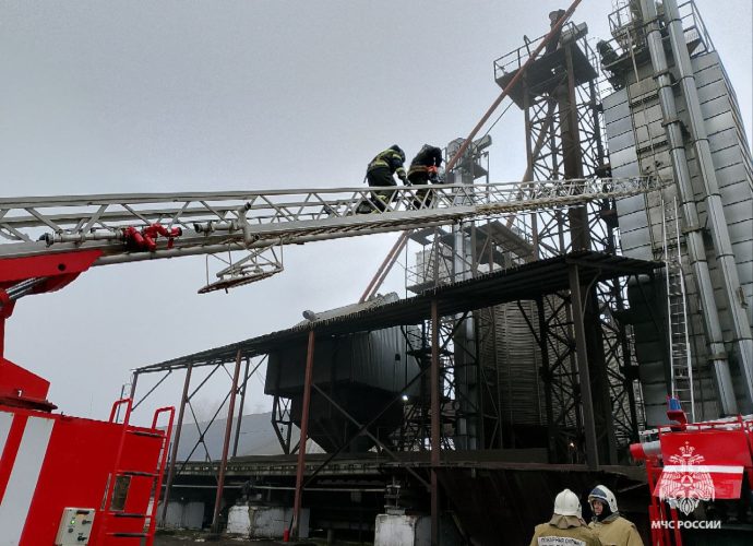 В Арсеньево пожарные спасли 18 тонн гречки