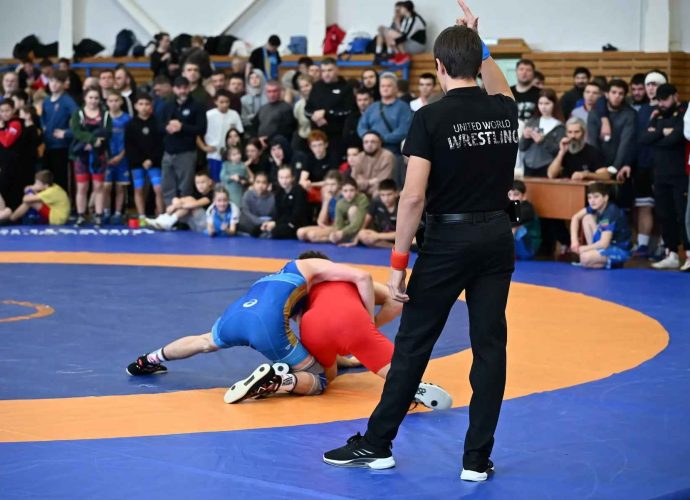 В Щёкино стартовал международный турнир по вольной борьбе памяти капитана милиции Андрея Кунина