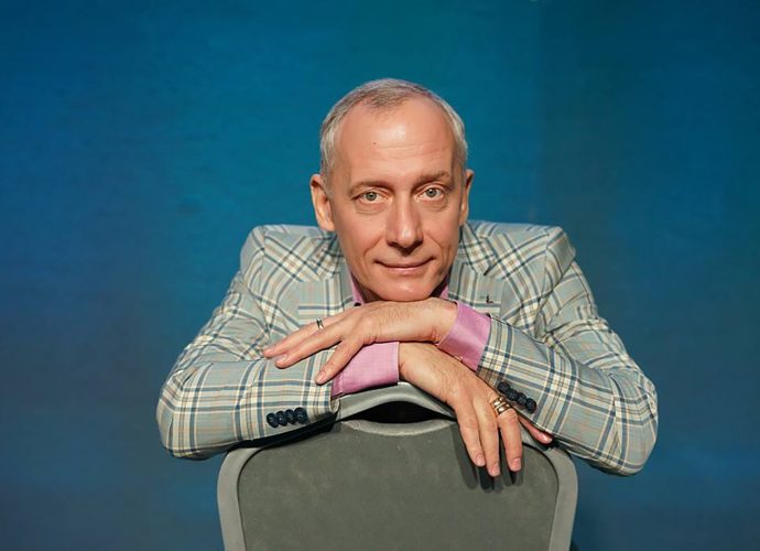 Актер Андрей Межулис исполнит песни из советского кино в тульском кафе «Стива»