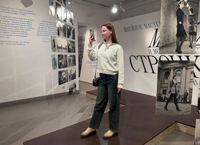 Подиум для всех: в Доме Крафта рассказали о модных трендах 70-90-х годов