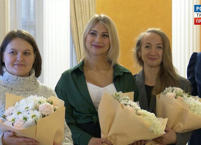 В тульском ЗАГСе прошел праздник в честь Дня матери