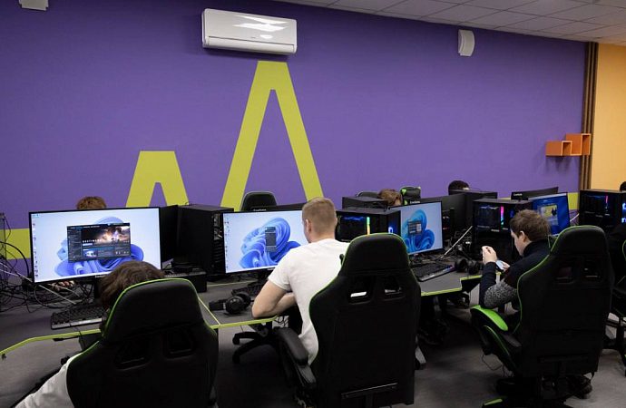 В Новомосковске открылся молодёжный центр «Олимп»