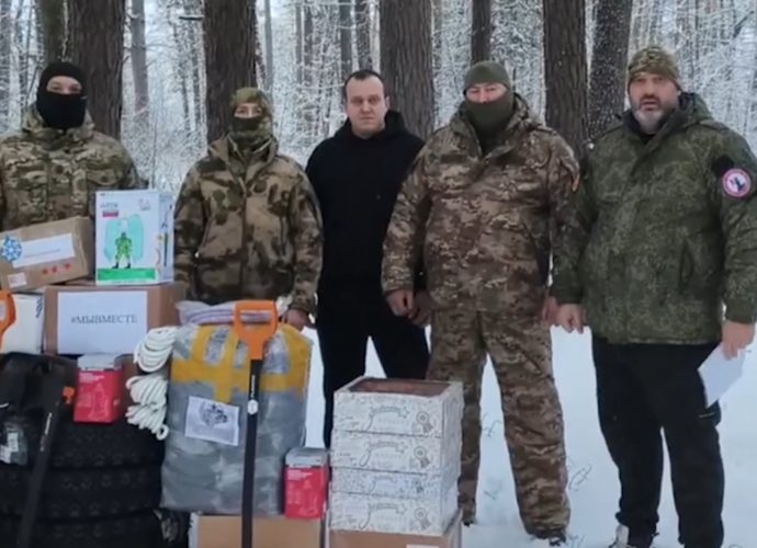 Партия гуманитарной помощи, собранная жителями Суворовского района Тульской области, успешно доставлена российским военнослужащим в зоне проведения специальной военной операции.