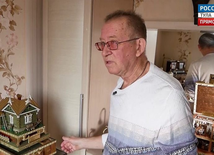Миниатюрист Сергей Сабина создал тульскую водоразборную будку