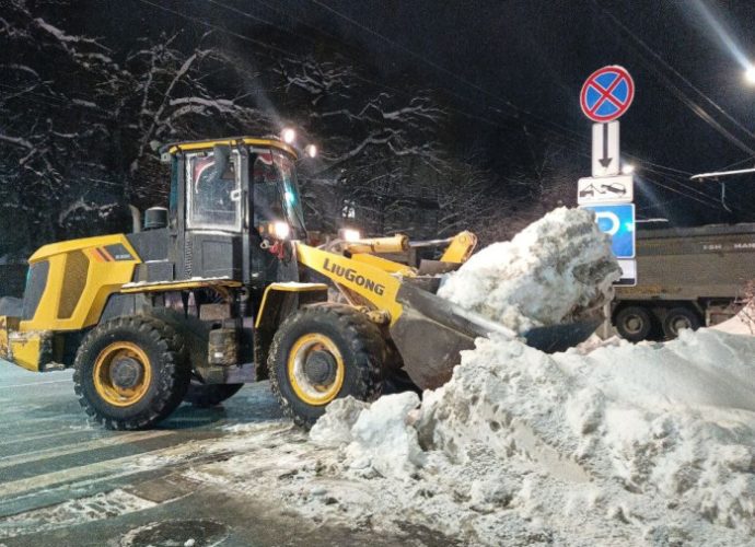 В Туле со снегом борются 340 рабочих