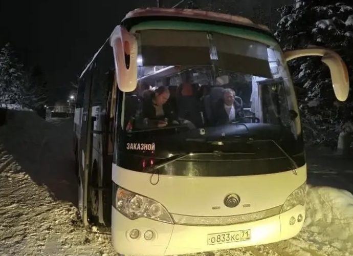 Туристы из перевернувшегося автобуса отправились в Вологду