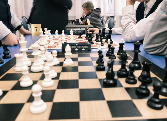 В Новомосковске открылась бесплатная шахматная школа