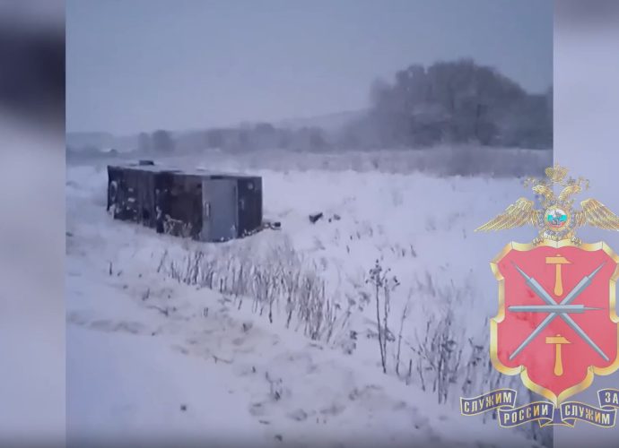 В автобусе, попавшем в ДТП, находился 31 человек: ВИДЕО