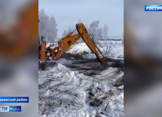 По данным на 21 час 20 января, в поселке Шварцевский Киреевского района коммунальные службы продолжают работы по нормализации водоснабжения после крупной аварии.