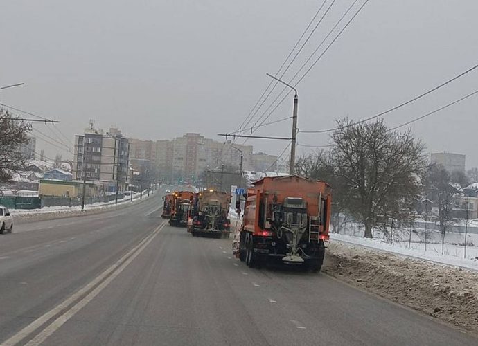 Дмитрий Миляев поручил контролировать работу управляющих компаний и выводить технику в ночь