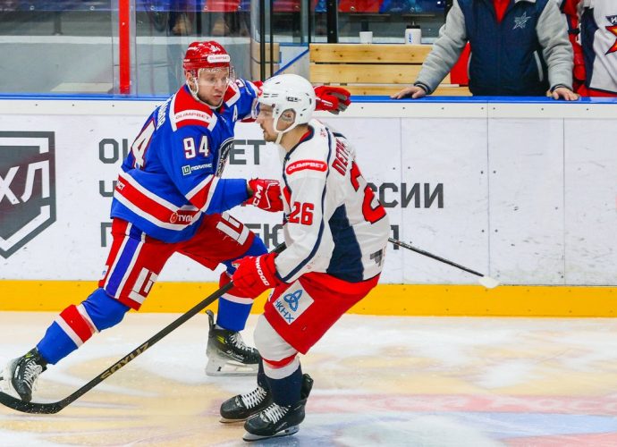 Тульский АКМ потерпел крупное поражение в своём 51-м матче чемпионата Всероссийской хоккейной лиги.