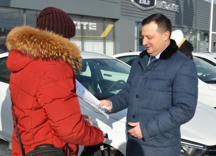В Тульской области семеро жителей, получивших производственные травмы или профессиональные заболевания, получили ключи от новых автомобилей «Лада Веста».