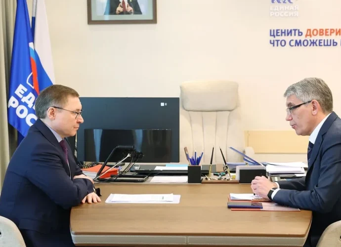 Губернатор Тульской области Дмитрий Миляев провел рабочую встречу с секретарем Генерального совета партии «Единая Россия» Владимиром Якушевым.