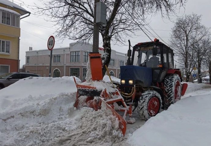 За минувшие сутки с улиц города вывезли более 11 тысяч кубометров снега.