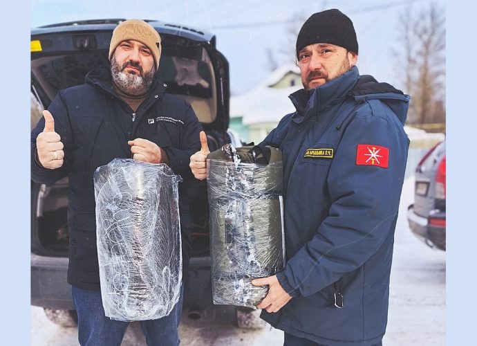 Суворовские активисты отправили нашим бойцам самодельные антидроновые одеяла