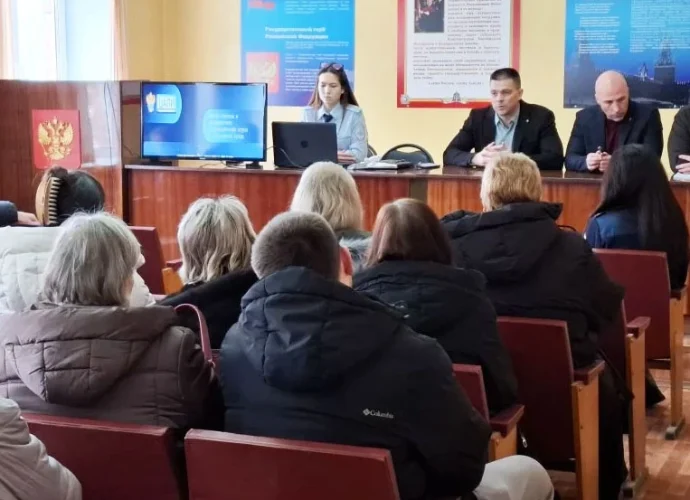 В межмуниципальном отделе МВД России «Кимовский» прошло рабочее совещание с руководителями школ района. Главная тема — профилактика экстремистских проявлений среди учащихся и укрепление взаимодействия между правоохранителями и образовательными учреждениями.