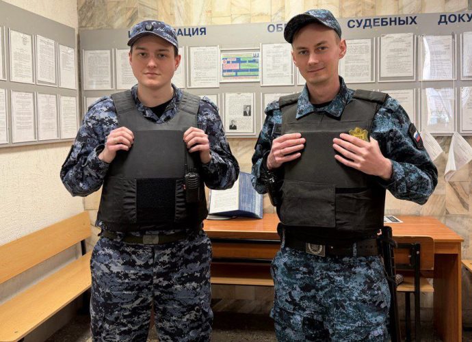 После заседания в Привокзальном районном суде Тулы 76-летней посетительнице внезапно стало плохо — она пожаловалась на боль в сердце. 