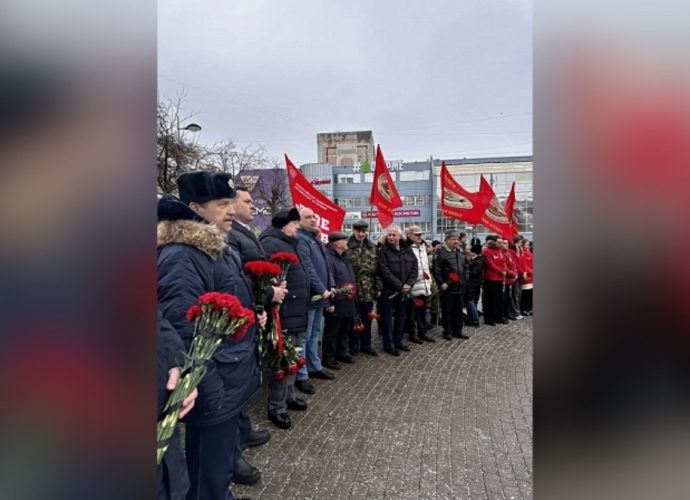 В областном центре у памятника «Тулякам, погибшим в локальных войнах и военных конфликтах» прошел митинг, посвященный 37-й годовщине вывода советских войск из Афганистана и Дню памяти о россиянах, исполнявших служебный долг за пределами Отечества.