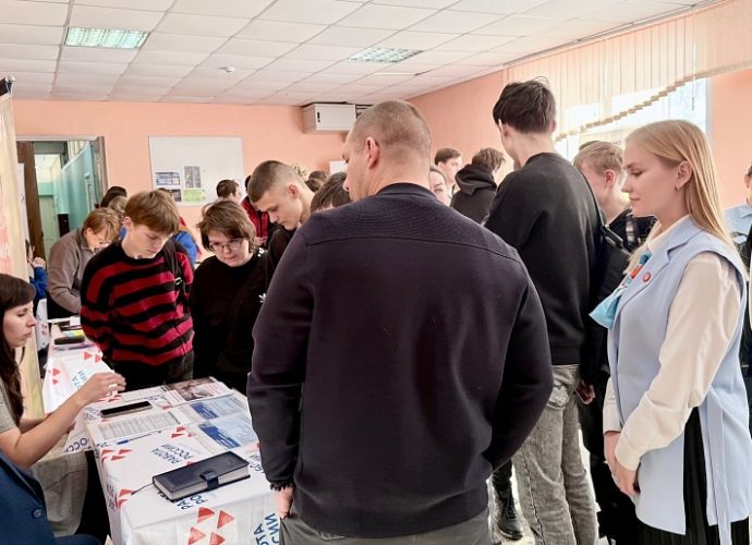 Кадровый центр «Работа России» провел первую в 2026 году студенческую ярмарку вакансий для учащихся Тульского колледжа строительства и отраслевых технологий.